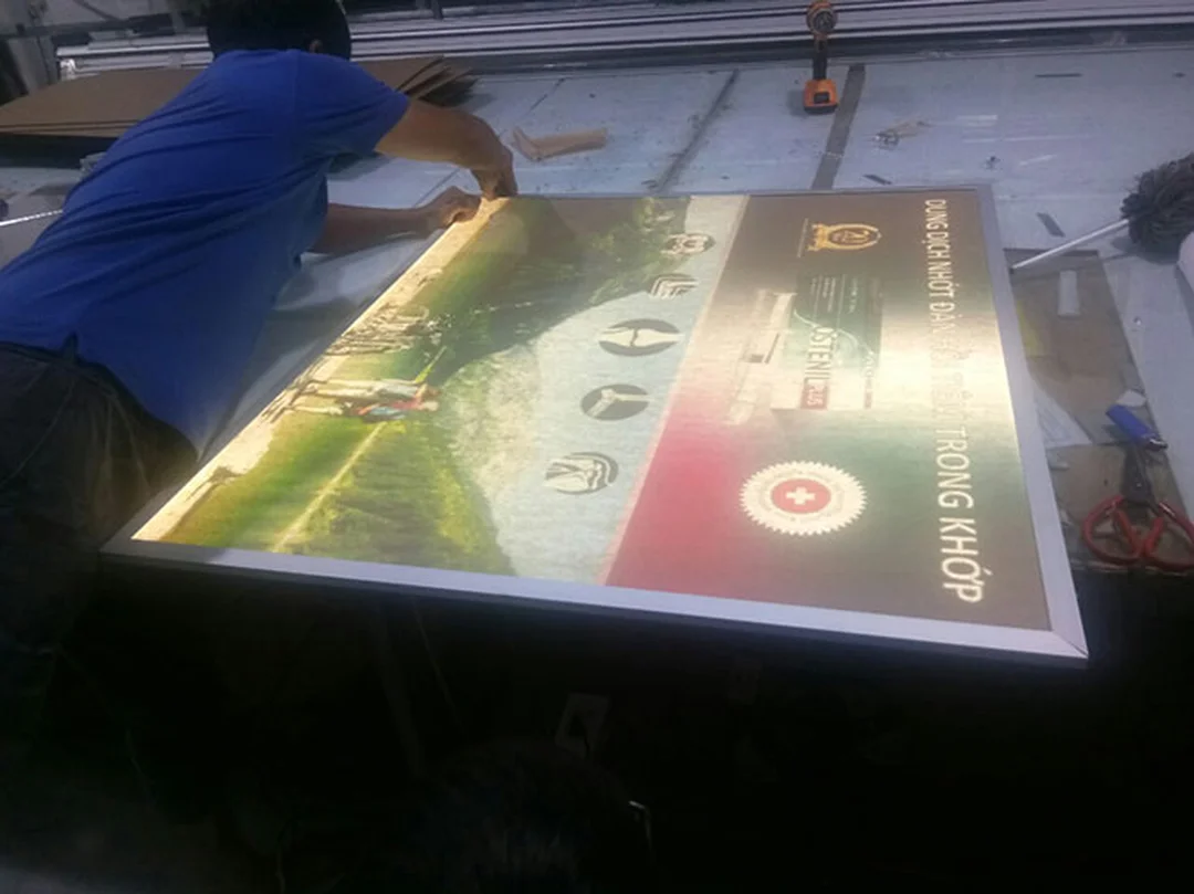 bảng giá hộp đèn mica siêu mỏng nắp bật khổ lớn