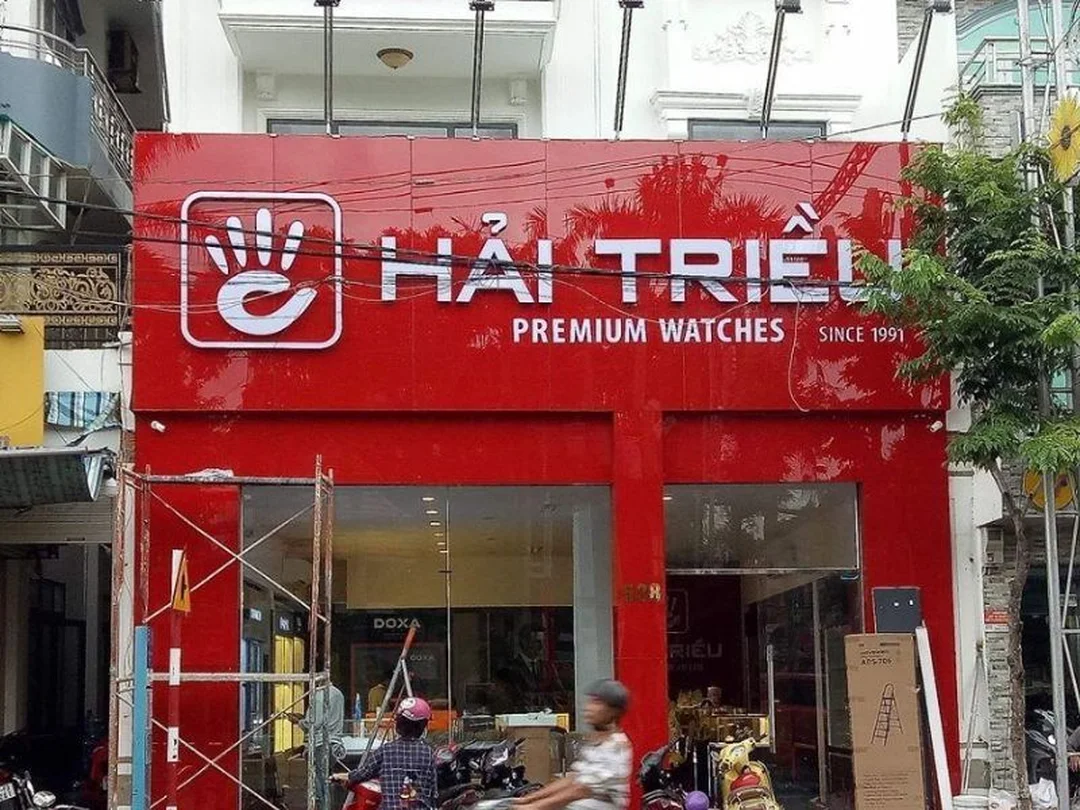 bảng hiệu alu đẹp kết hợp chữ nổi cho nhiều ngành nghề