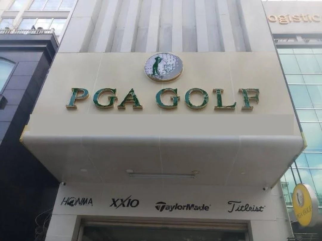 bảng hiệu alu đẹp ứng dụng cho showroom và cửa hàng