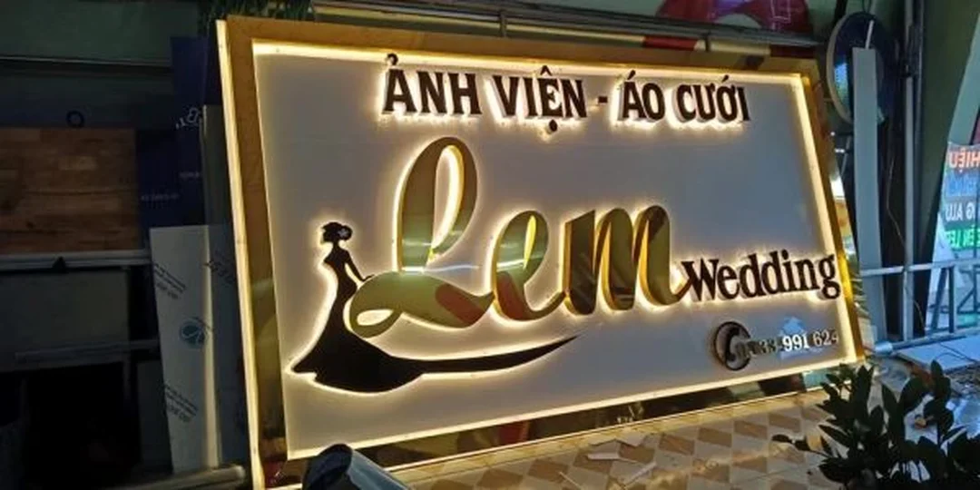 bảng hiệu chữ nổi alu mặt tiền cửa hàng