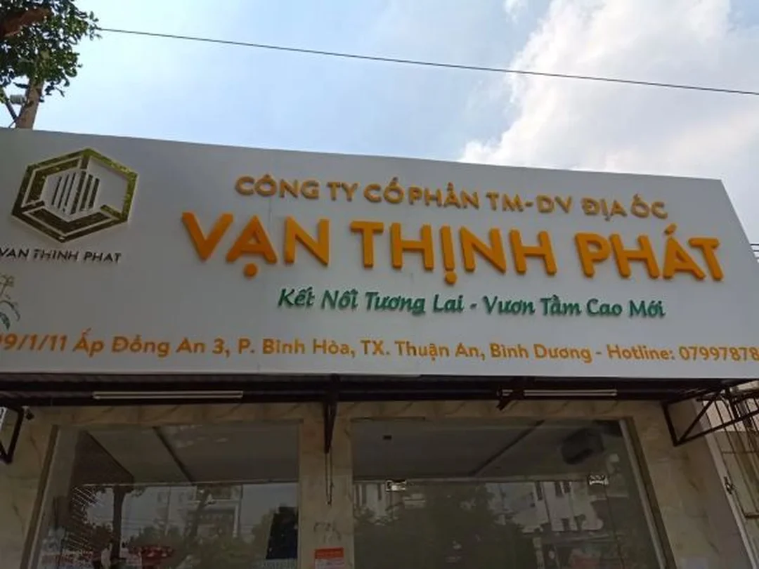 bảng hiệu chữ nổi đẹp bằng mica phối màu nổi bật