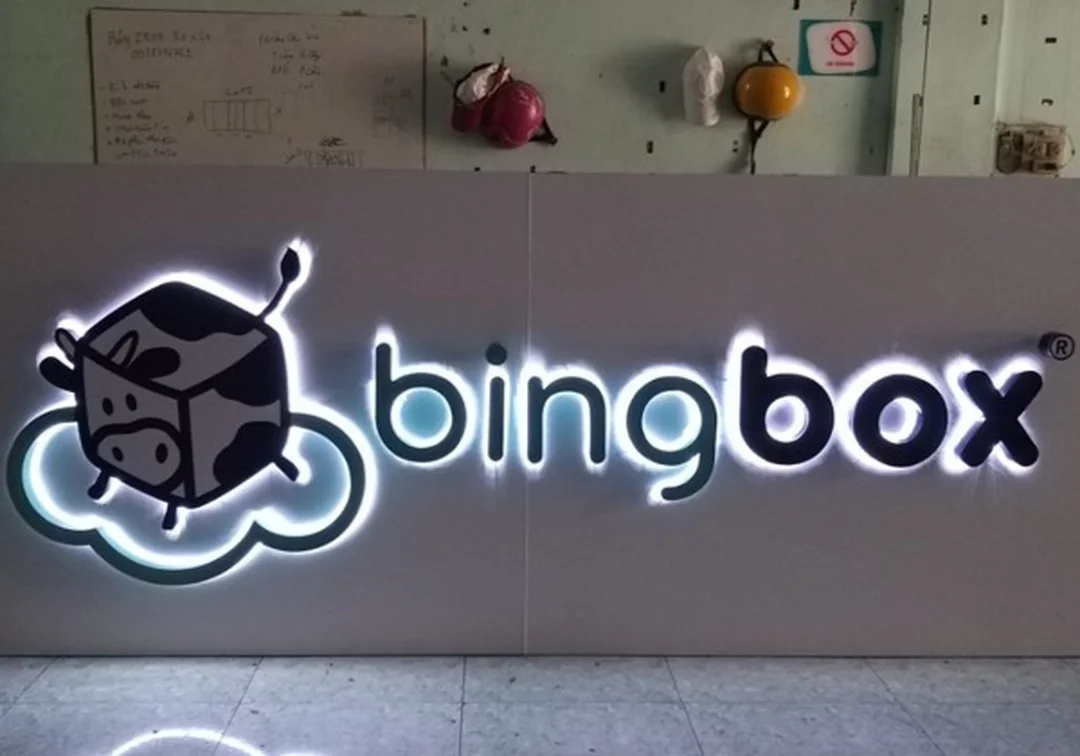 bảng hiệu chữ nổi đẹp với ưu nhược điểm vật liệu