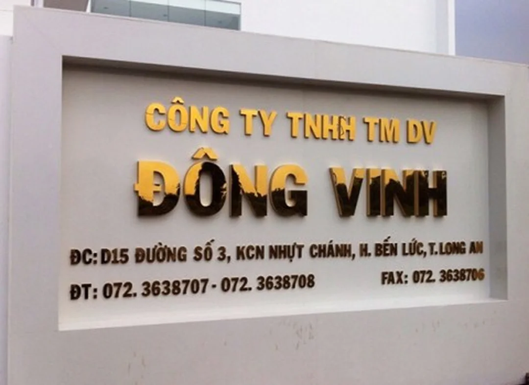 bảng hiệu công ty nền alu chữ nổi mặt tiền