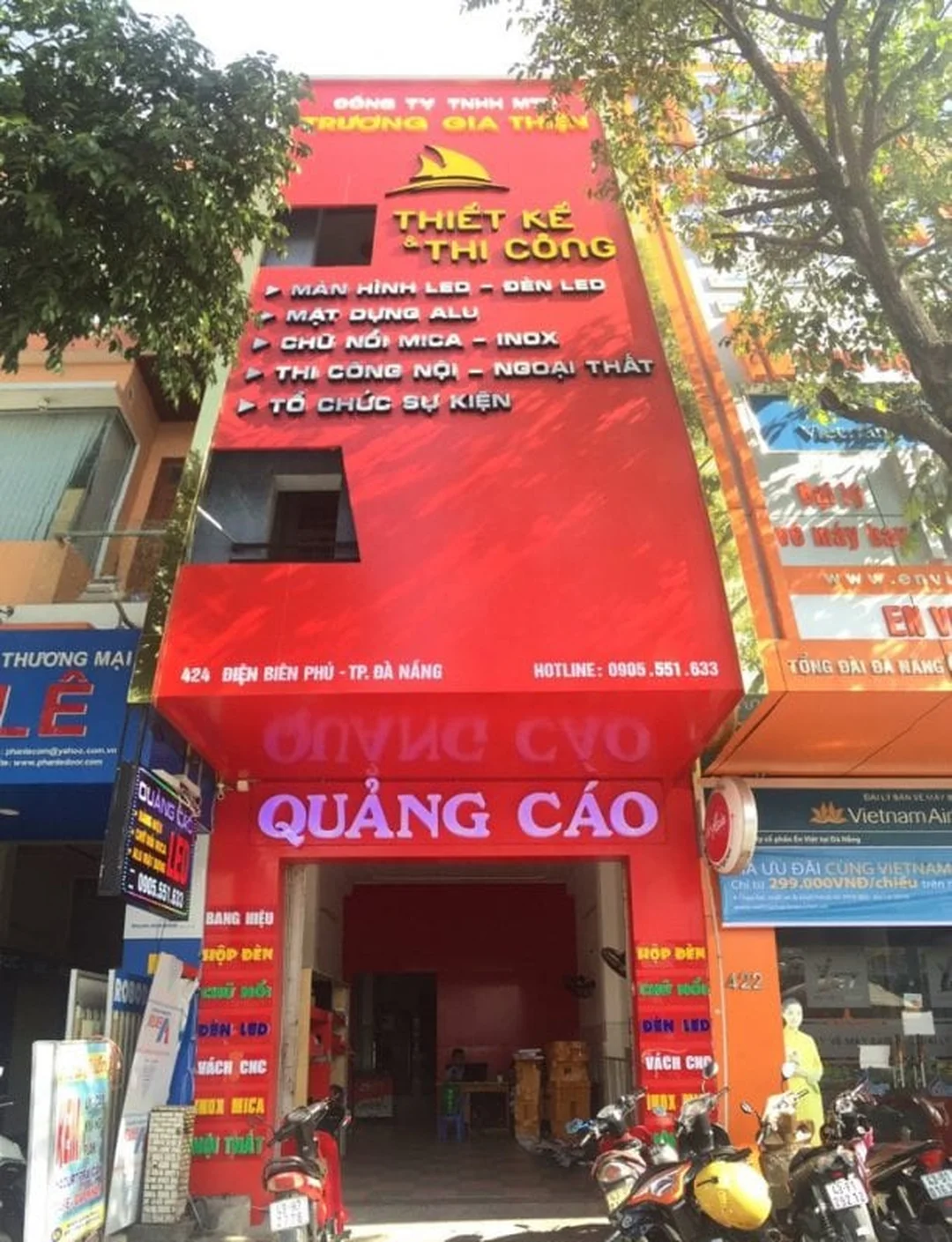 bảng hiệu đà nẵng mặt dựng alu cho showroom