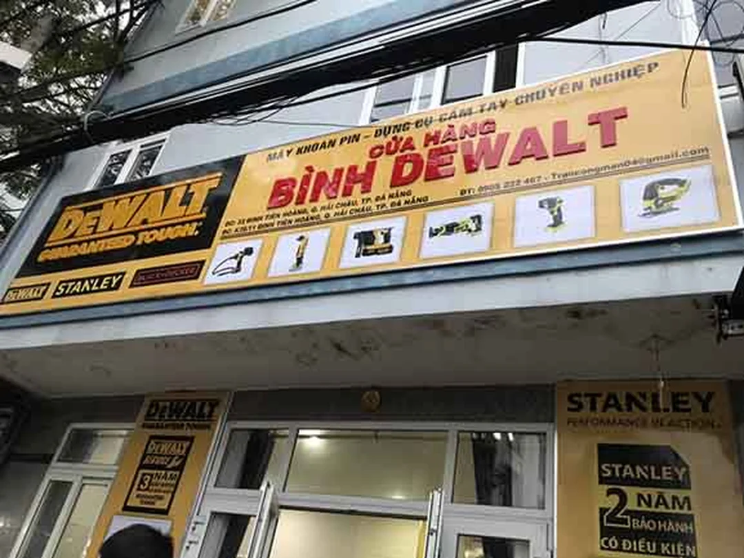 bảng hiệu đà nẵng nền tôn dán decal cho cửa hàng