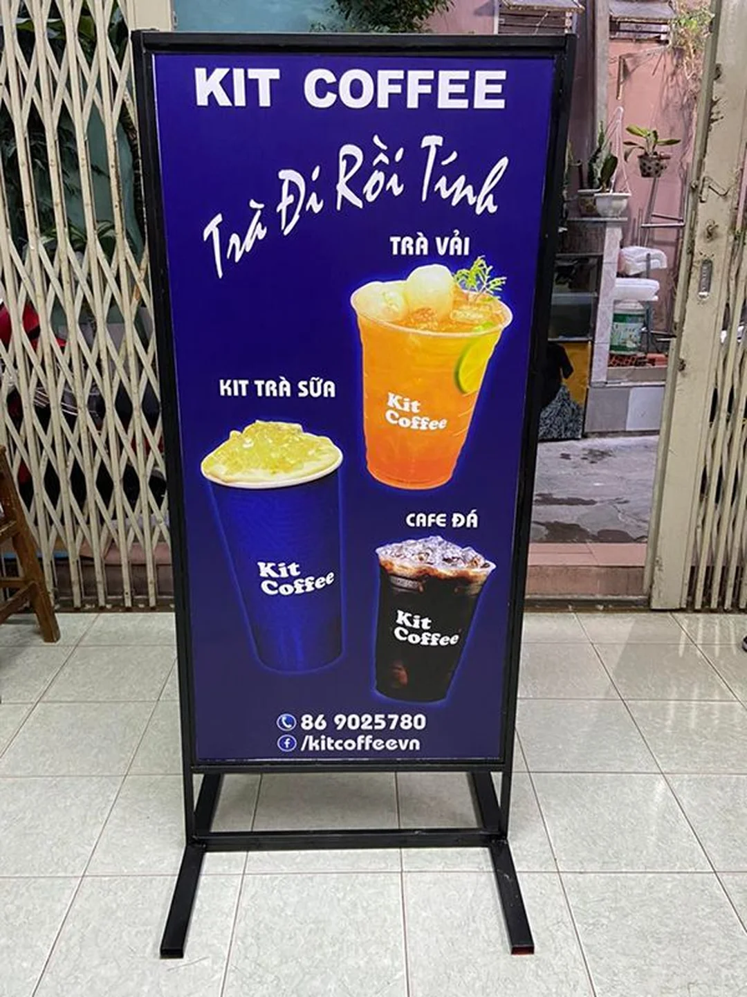 Bảng hiệu hộp đèn đứng đặt trước cửa hàng bảng hiệu hộp đèn đứng đặt trước cửa hàng dễ nhận diện ban đêm
