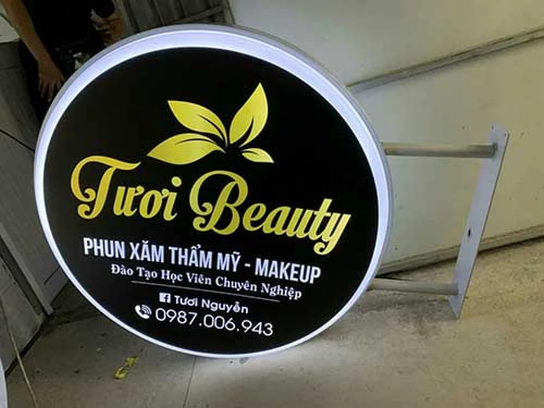 Bảng hiệu hộp đèn mica hút nổi cho quán cafe