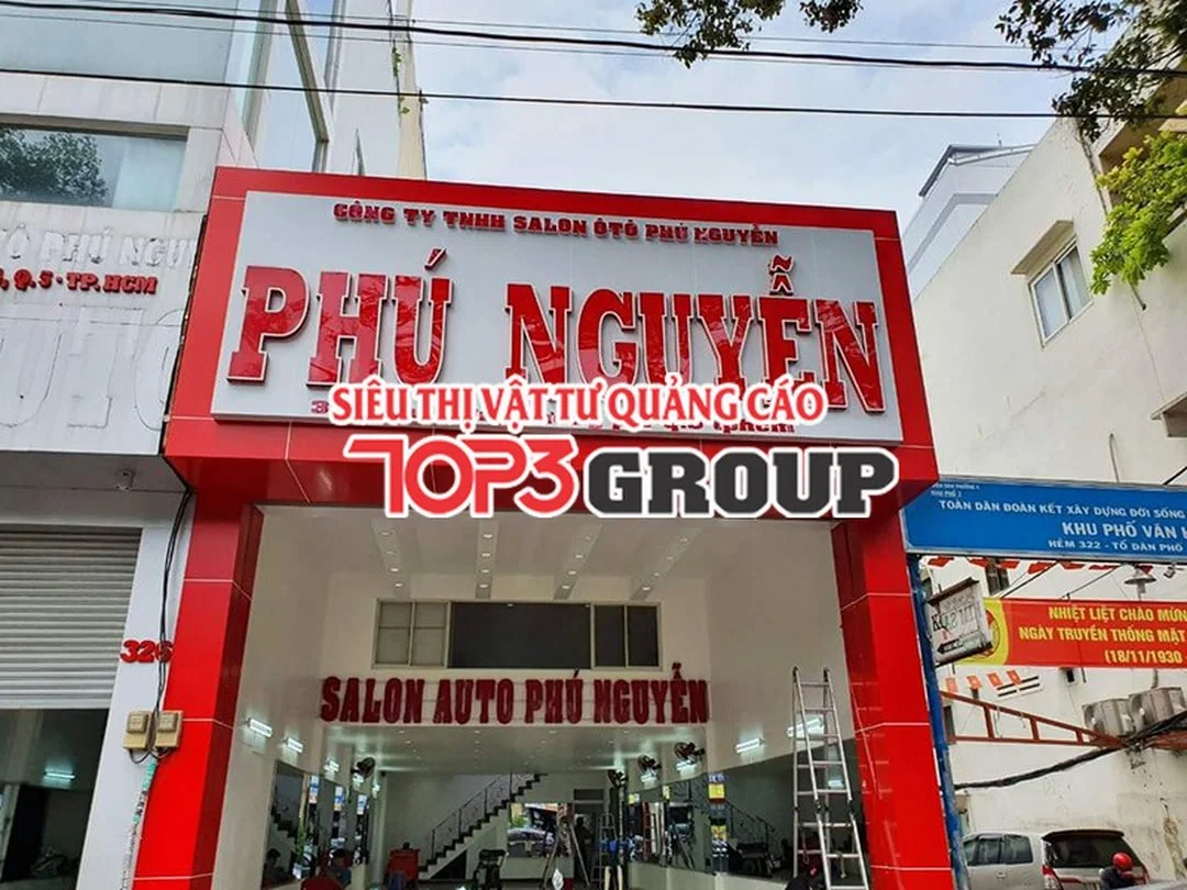 bảng hiệu mica chữ nổi nền alu màu trắng cho cửa hàng