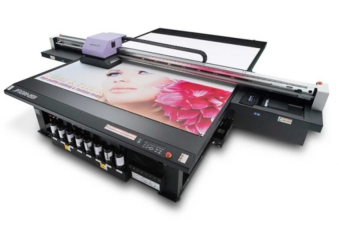 Bảng hiệu quảng cáo HCM in UV vật liệu quảng cáo bảng hiệu quảng cáo hcm in UV trên vật liệu mica inox alu