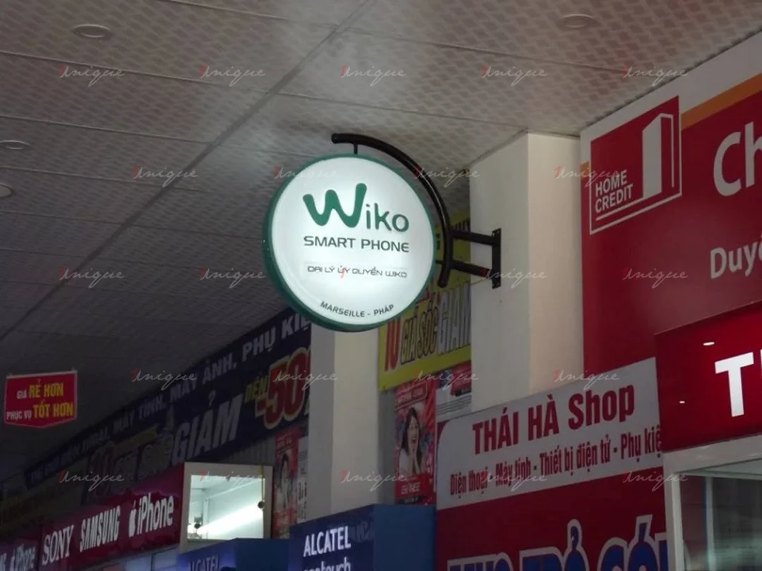 biển hộp đèn led mica hút nổi cho thương hiệu