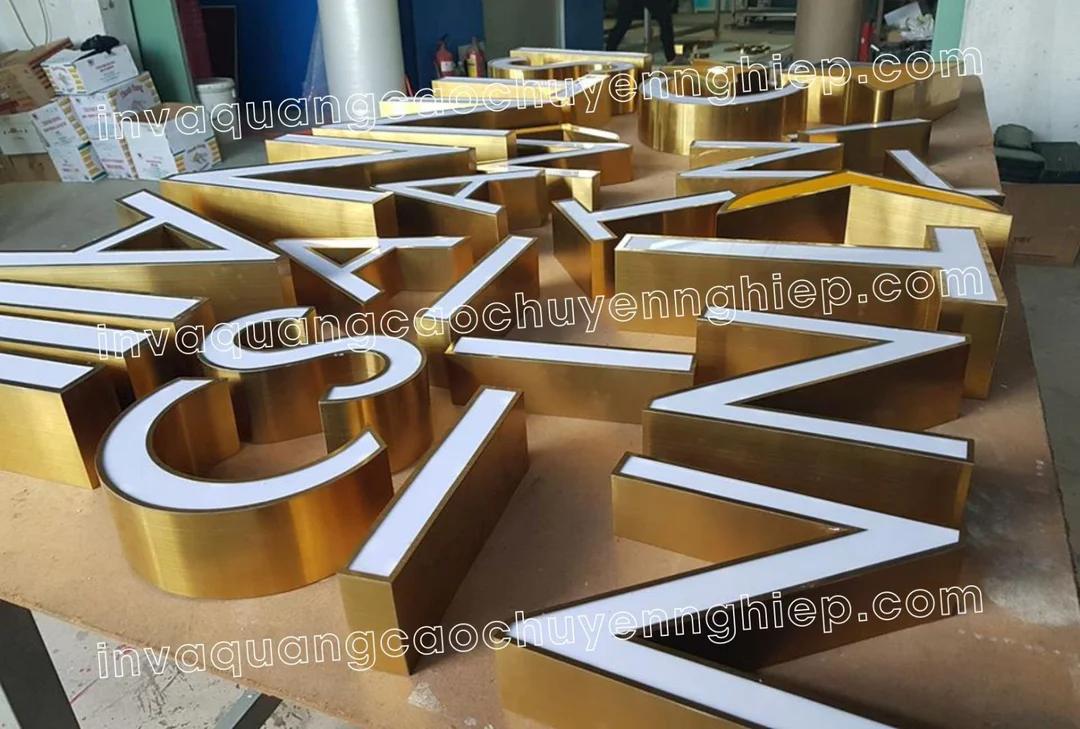 chữ nổi inox mica dùng cho logo spa sang trọng