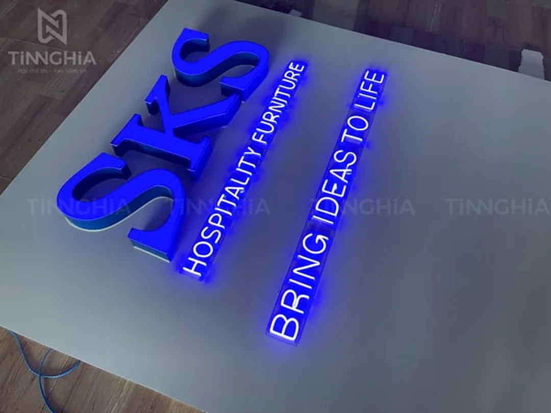 chữ nổi quảng cáo mica gắn LED trên bảng hiệu cửa hàng