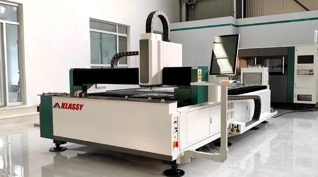 Gia công bảng hiệu chữ nổi inox bằng máy cắt laser gia công bảng hiệu chữ nổi inox bằng máy cắt laser