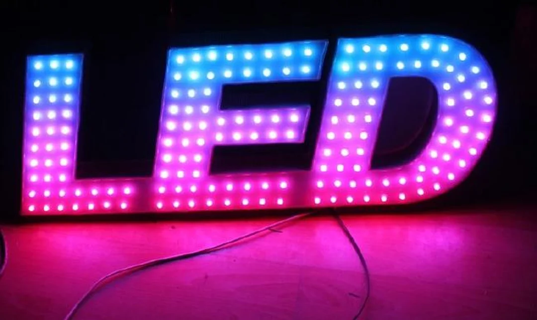 giá hộp đèn led tính theo kích thước và kết cấu