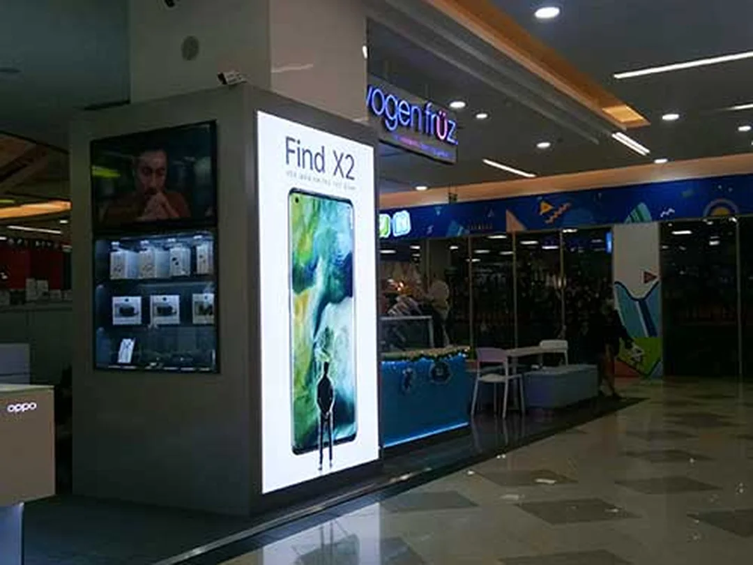 giá làm hộp đèn quảng cáo mica cho showroom điện thoại