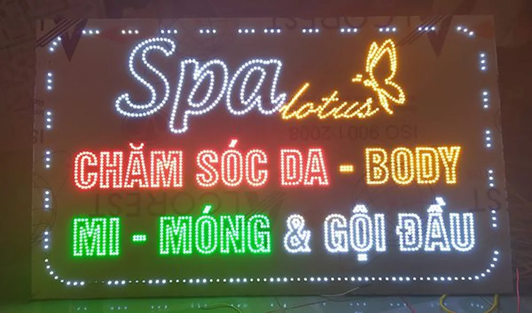mẫu bảng hiệu quảng cáo LED cho spa dùng ánh sáng nổi bật