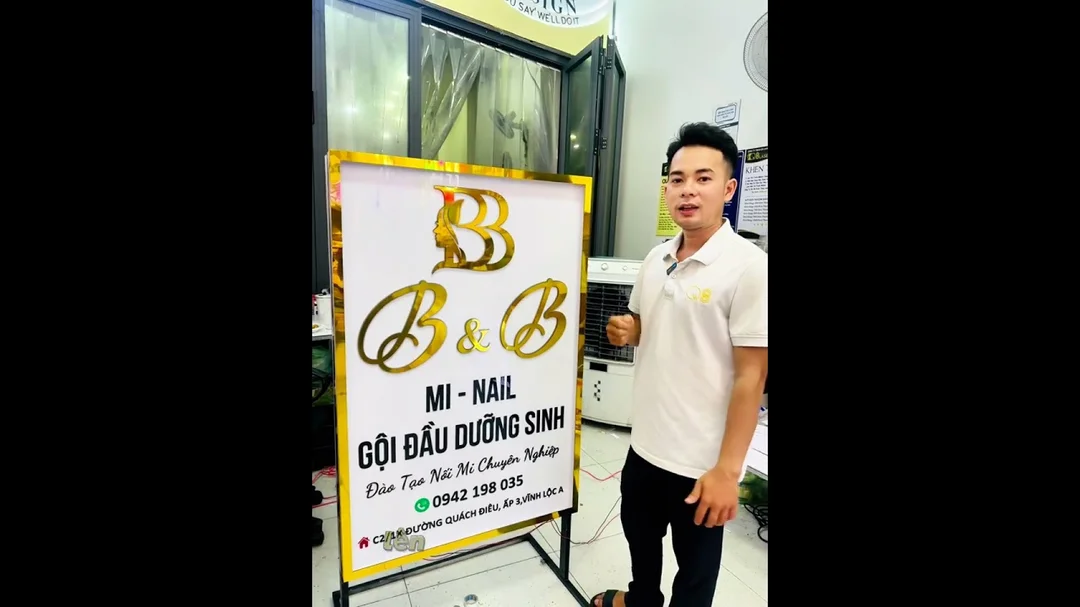 Mẫu bảng hộp đèn đứng 2 mặt cho spa