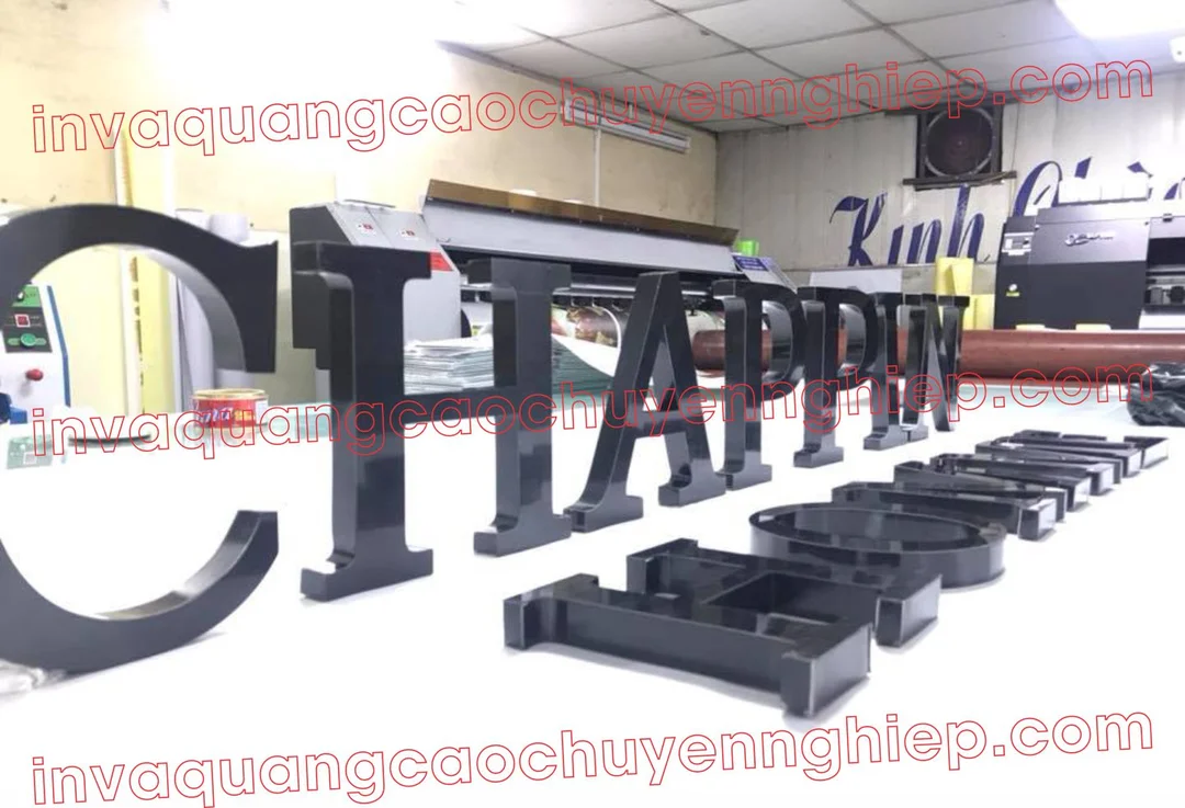 Mẫu chữ nổi inox màu đen dùng cho nhận diện thương hiệu