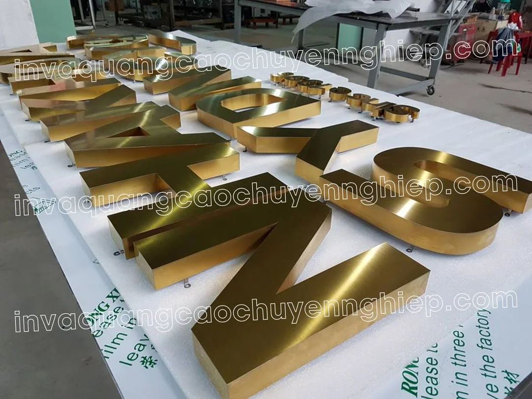 Mẫu chữ nổi inox vàng có bề mặt bóng dùng cho logo thương hiệu