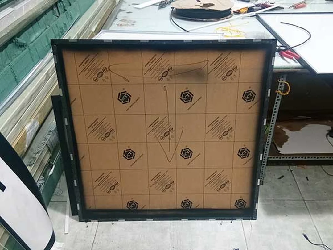 mica mặt hộp đèn siêu mỏng nắp hít