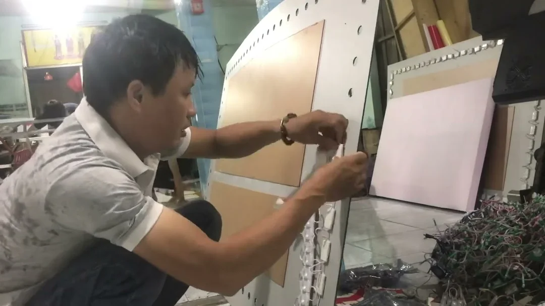 Video hướng dẫn làm hộp đèn alu âm bản mica đèn LED